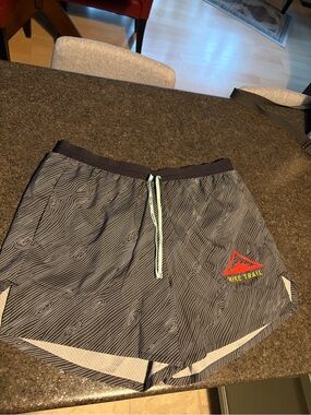 Nike Trail Men’s Black Shorts 5” Lined
